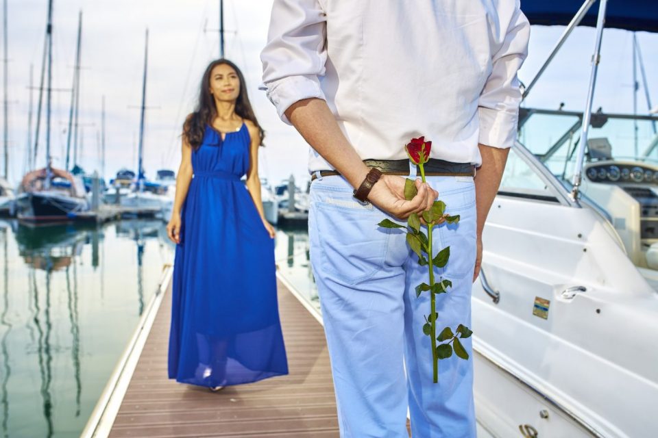 Comment reconnaître un homme amoureux qui cache ses sentiments
