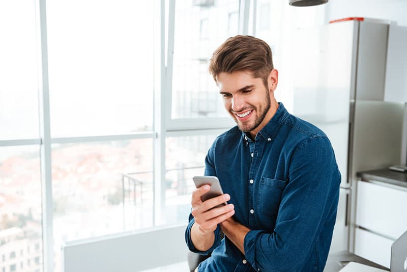 Comment aborder son crush ? Voici les 10 conseils à suivre pour séduire