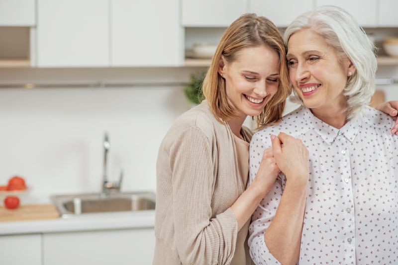 Joyeux anniversaire maman : 100 Beaux messages d’amour