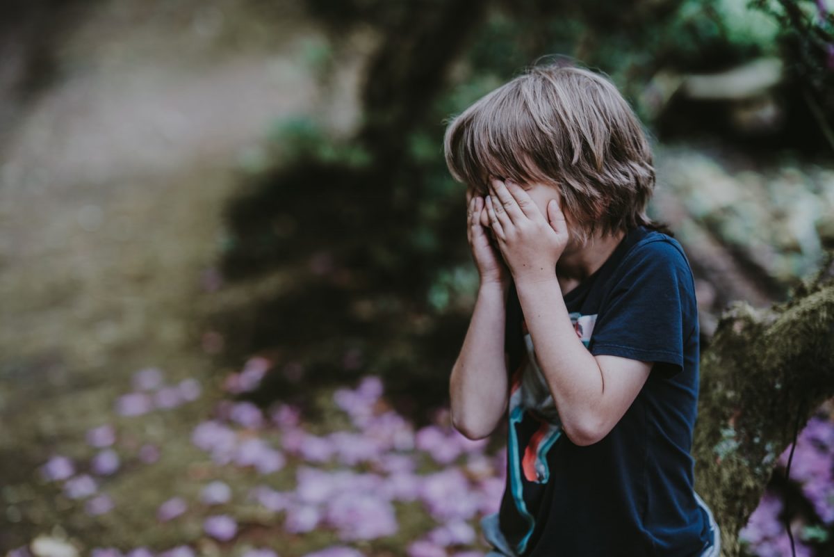25 Signes que votre enfant intérieur est en souffrance et comment l’aider