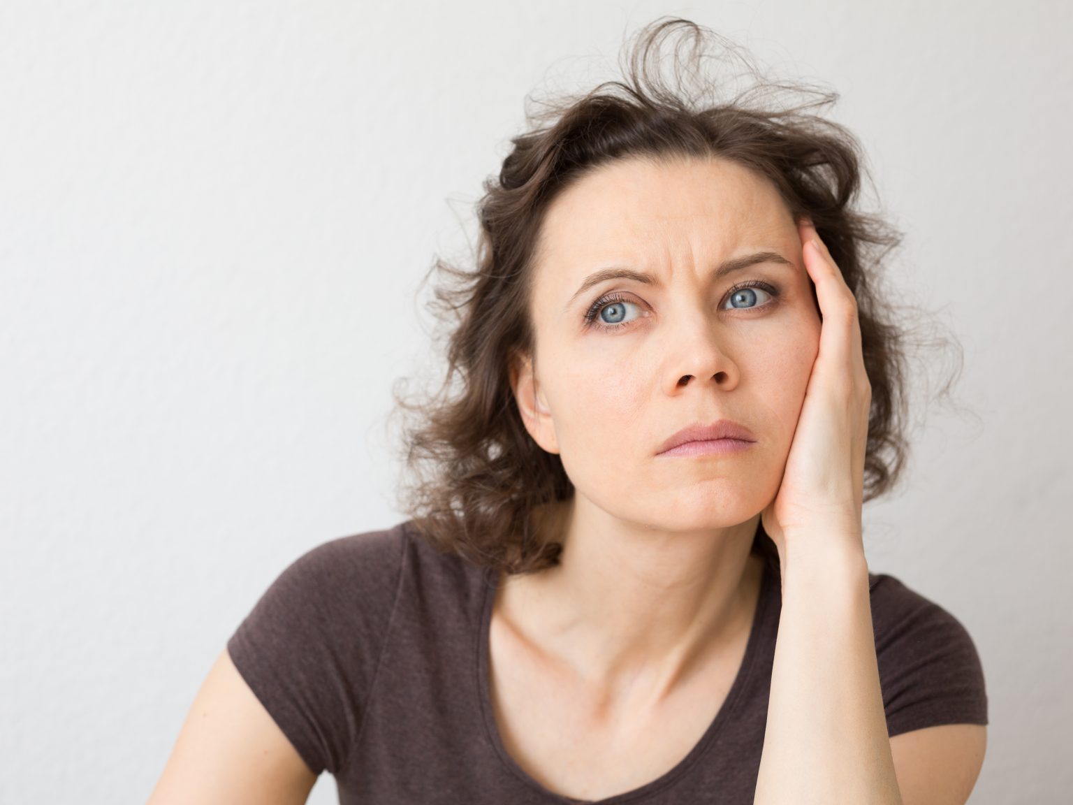 Pourquoi je me sens mal alors que tout va bien ? 8 Raisons évidentes