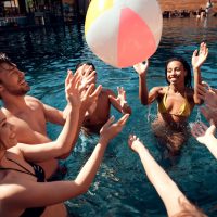 Pool party : comment organiser une soirée piscine inoubliable ?