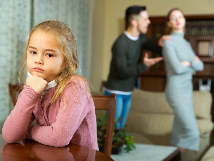Voici comment reconnaître un parent toxique et se reconstruire après ses abus