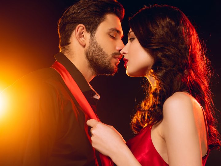 Intimité et passion : les 5 Couples du zodiaque les plus fusionnels