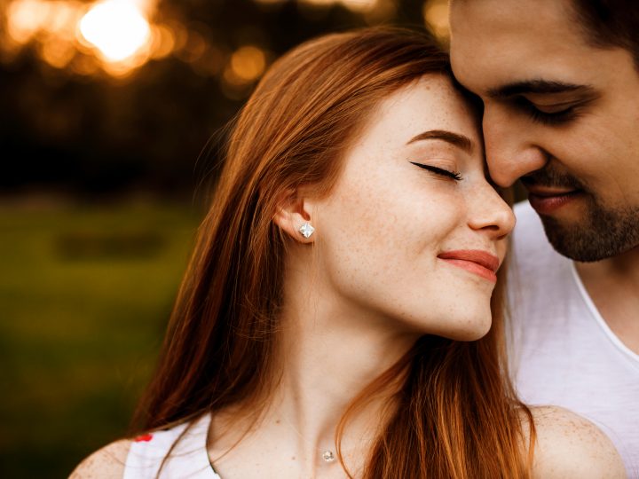 11 Signes qui prouvent qu’il vous aime, même s’il ne vous le dit pas