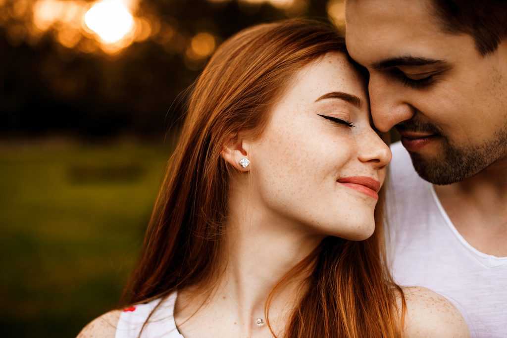 11 Signes qui prouvent qu’il vous aime, même s’il ne vous le dit pas