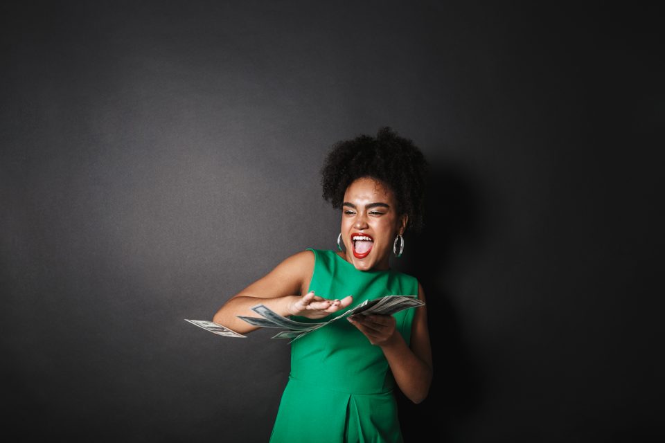 Rêver de recevoir de l'argent en billet : signification spirituelle