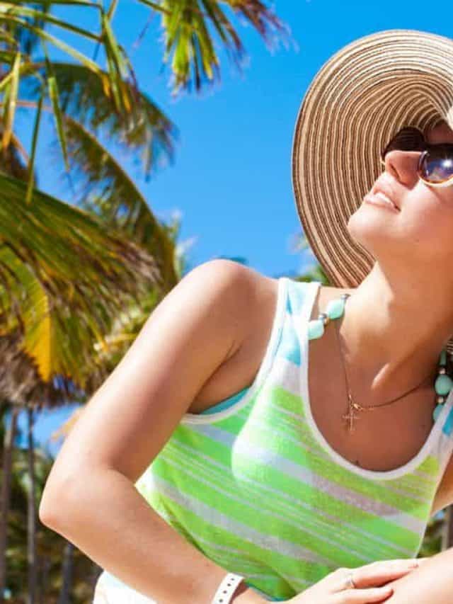 Woman,Happy,In,A,Summer,Hat,Under,The,Palm,Trees.