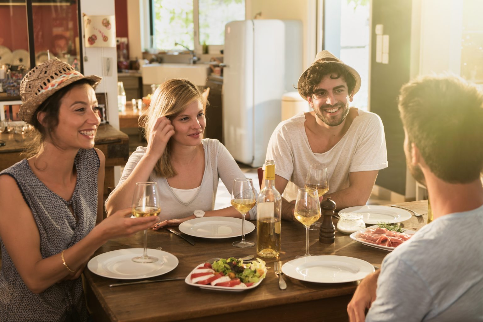 Débat entre amis 20 Sujets pour rendre vos soirées animées