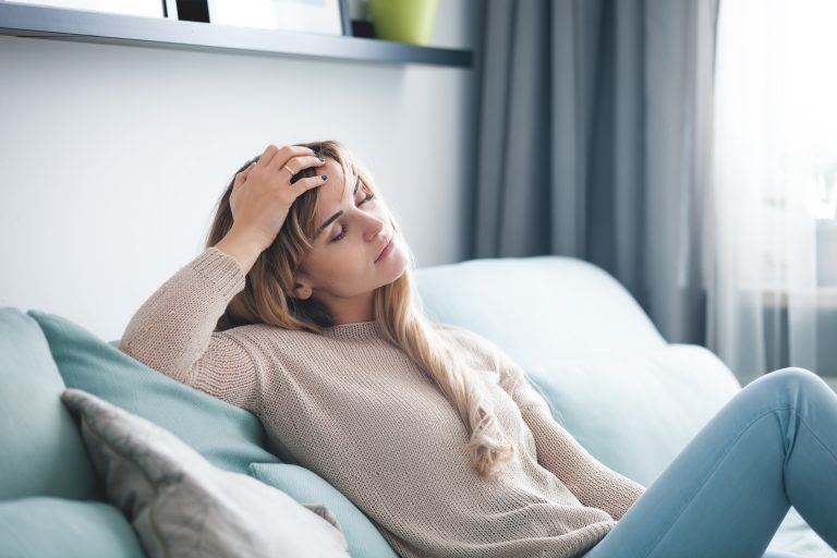 Pourquoi il me trompe, mais reste avec moi