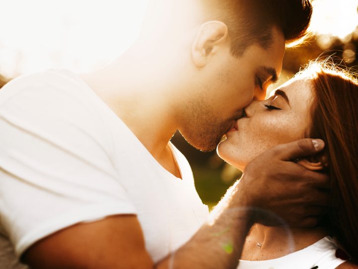 Un vrai baiser ou « s’envoyer en l’air », quel est le plus intime des 2 ?