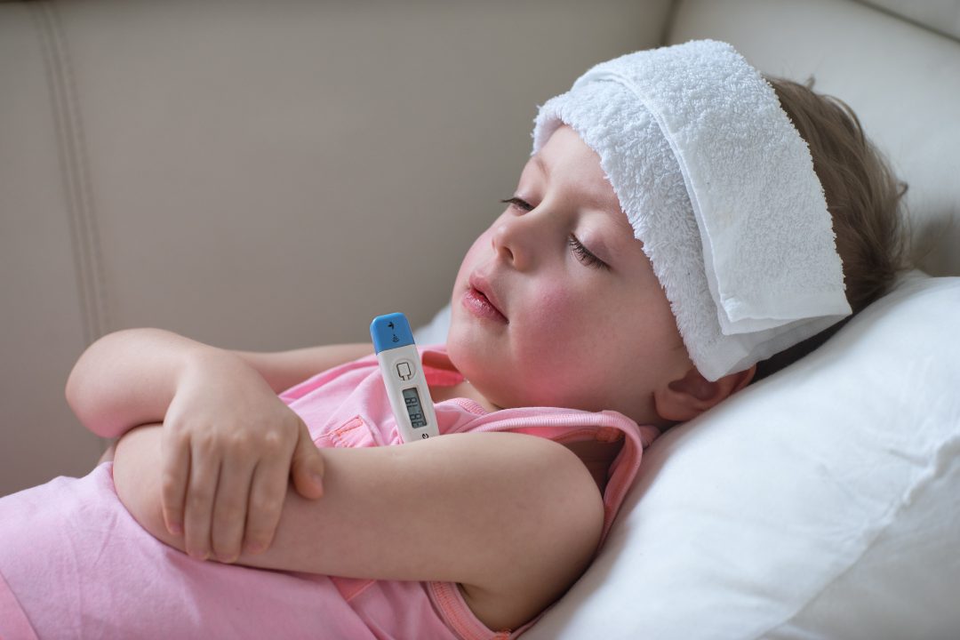 Pour soigner son rhume, mettez un oignon sous le lit de votre bébé