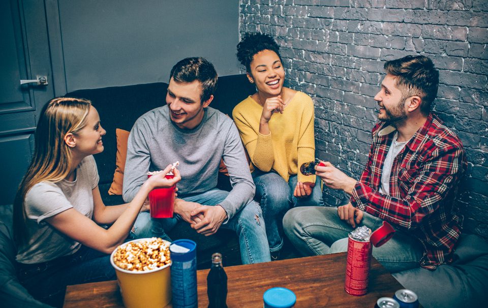Débat entre amis : 20 Sujets pour rendre vos soirées animées