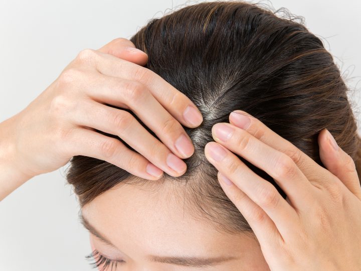 Gommage du cuir chevelu : étape essentielle pour des cheveux en bonne santé