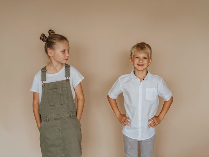 Mouton noir ou enfant en or : les 3 Types de relations fraternelles toxiques