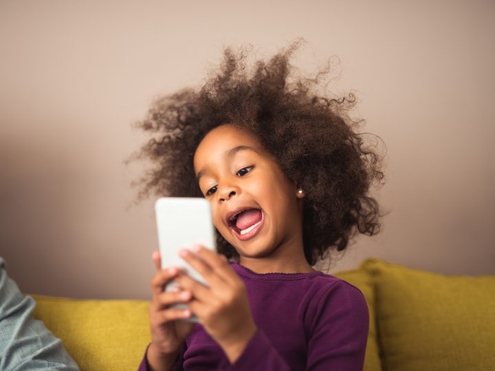 « Je n’ai pas besoin de mon enfance, j’ai un téléphone »