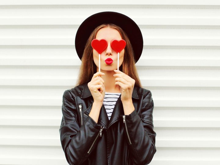 Voici les 16 Gestes qui trahissent une femme amoureuse
