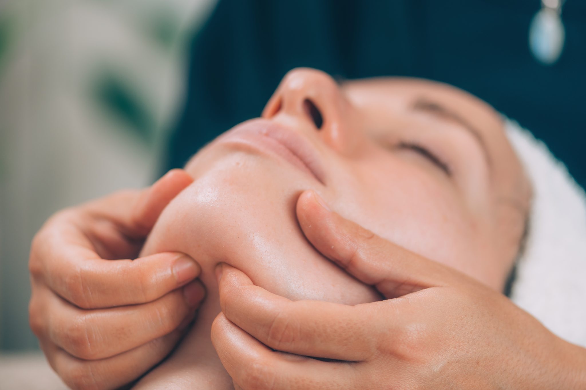 Gua Sha Le Massage Magique Du Visage Pour Rester Jeune Et Belle 