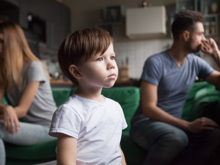 Qui souffre le plus quand on lui prend son enfant, maman ou papa ?