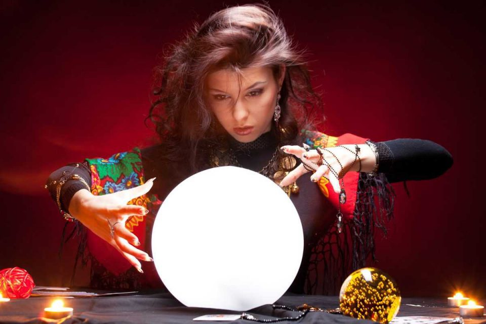 Boule de cristal oui/non : apprendre à l'utiliser pour tout savoir sur