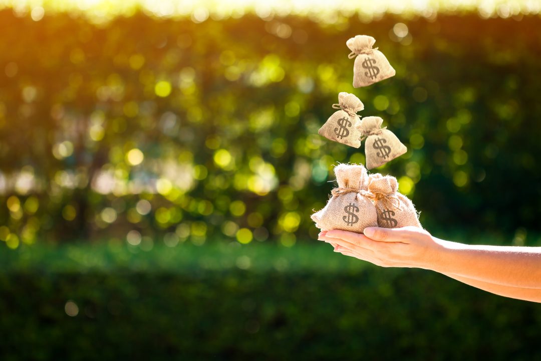 Rêver de recevoir de l'argent en billet : signification spirituelle