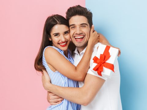 Célébrer 1 an de couple : les 26 Meilleures idées de cadeaux