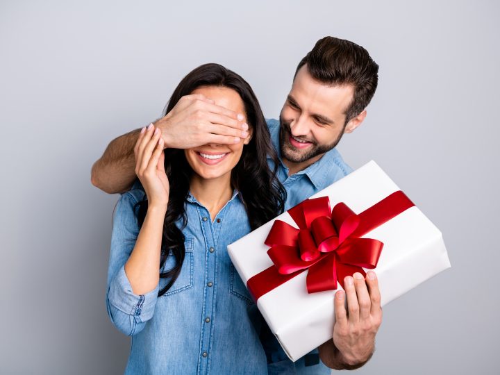 Célébrer 2 ans de couple : les 26 Meilleures idées de cadeaux