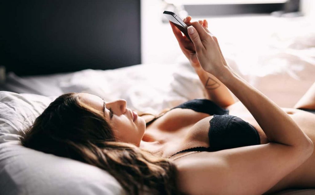 51 SMS à envoyer tard le soir qui font tomber amoureux n'importe quel homme