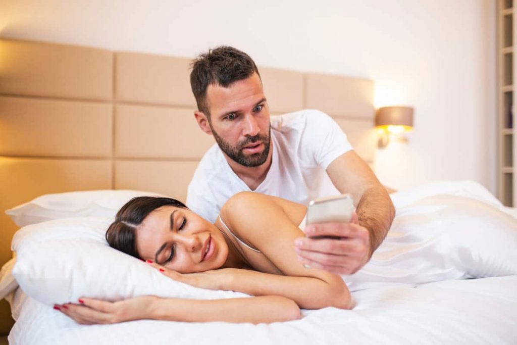 Comment rendre un homme jaloux : 13 Techniques qui marchent à coup sûr