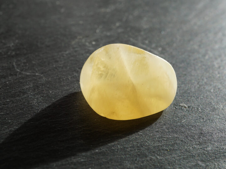 Quelle est la signification spirituelle de la pierre jaune en lithothérapie ?