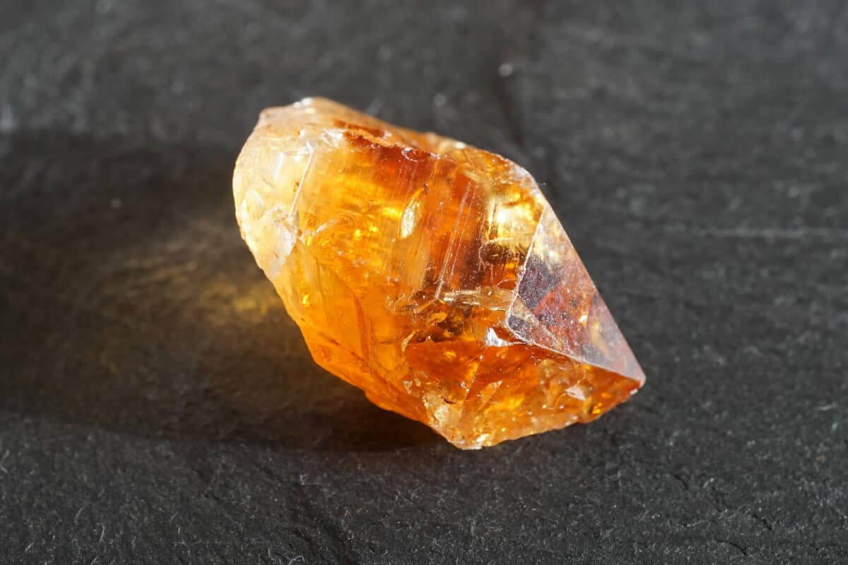 Quelle est la signification spirituelle de la pierre orange en lithothérapie ?