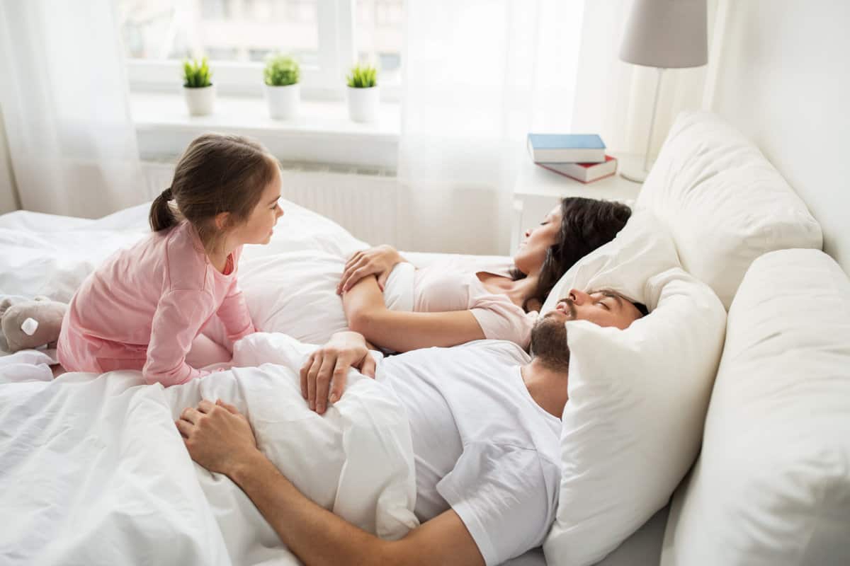 Est-il vraiment bon pour votre enfant de 11 Ans de dormir avec vous ?