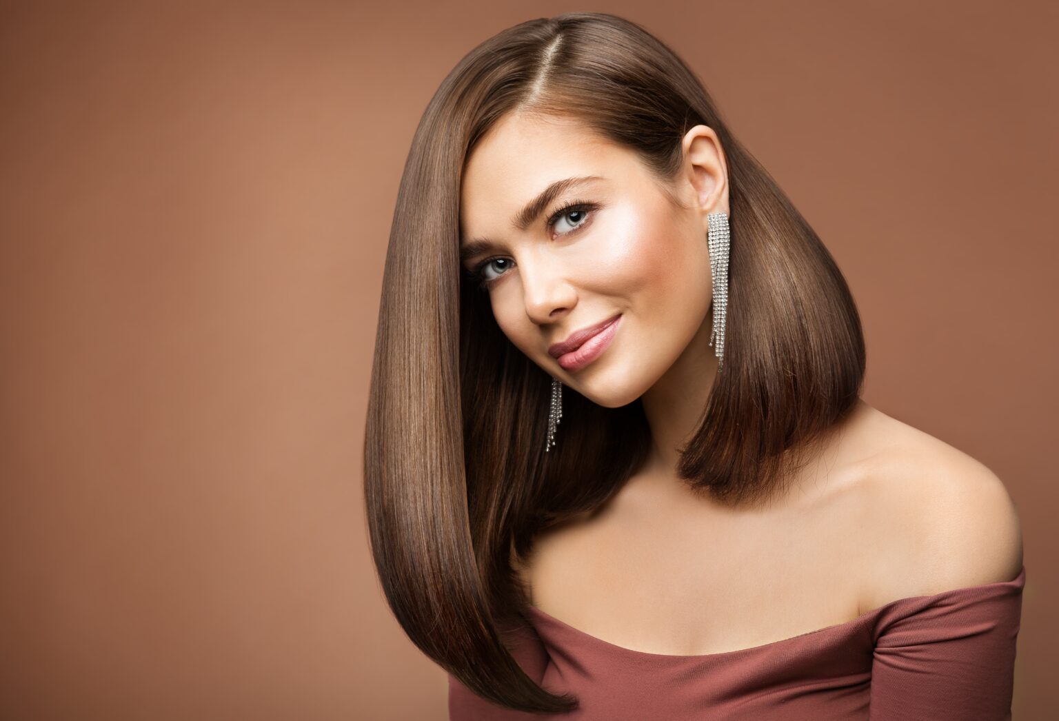 Quelle coupe de cheveux choisir pour affiner un visage rond
