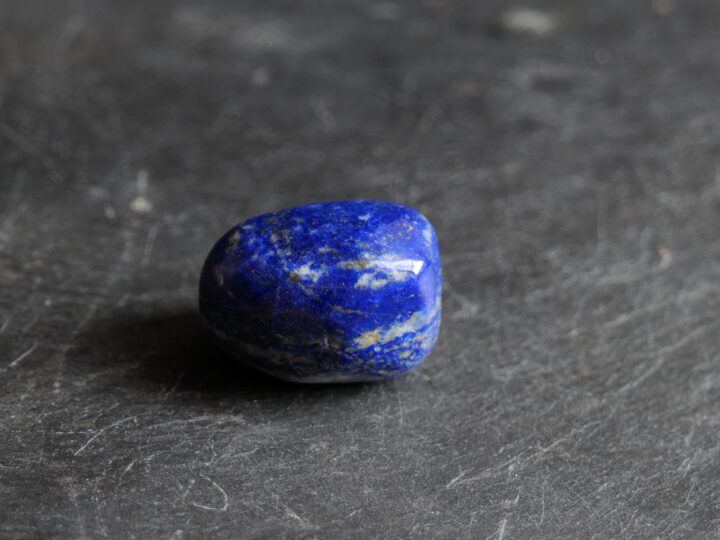 Quelle est la signification spirituelle de la pierre bleue en lithothérapie ?