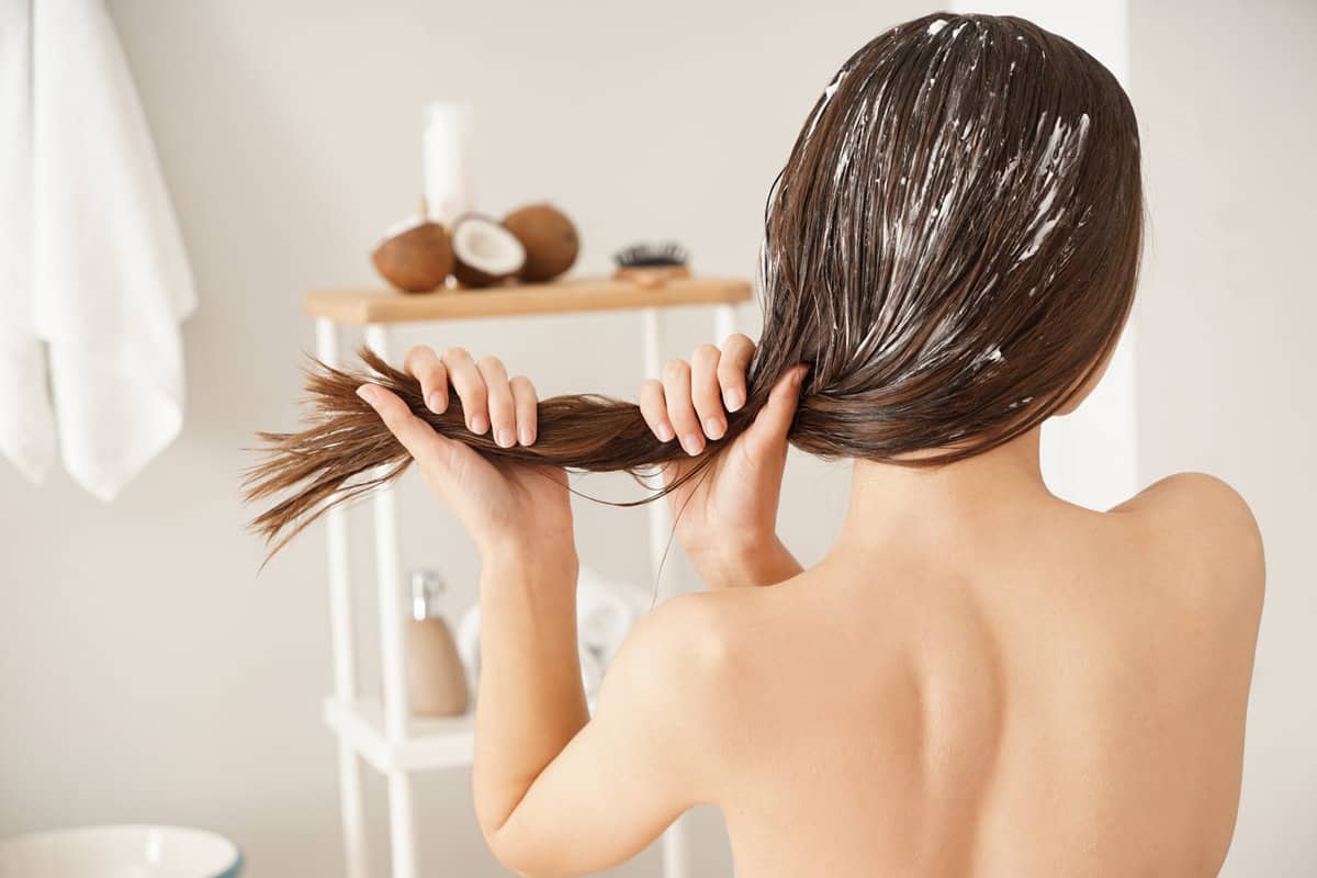 Quels sont les avantages de l’huile de coco pour les cheveux ?
