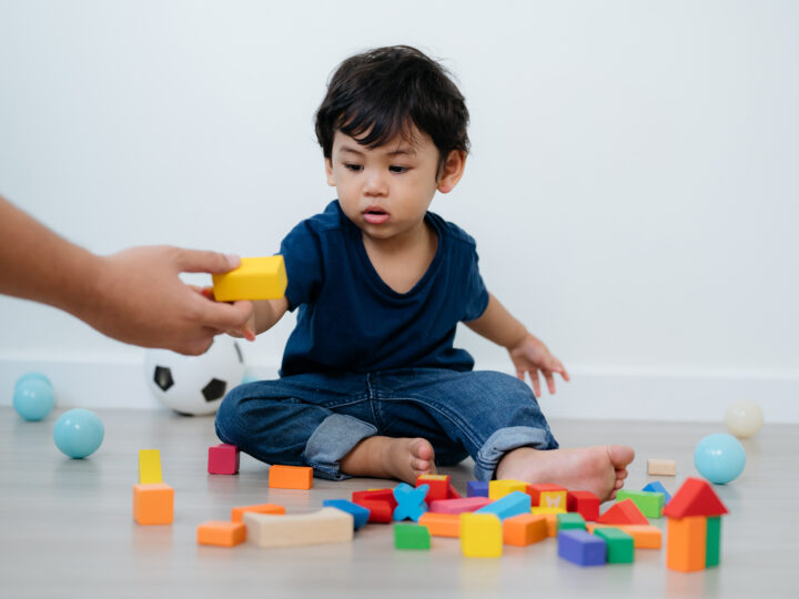 La façon dont votre enfant joue révèle son niveau de développement