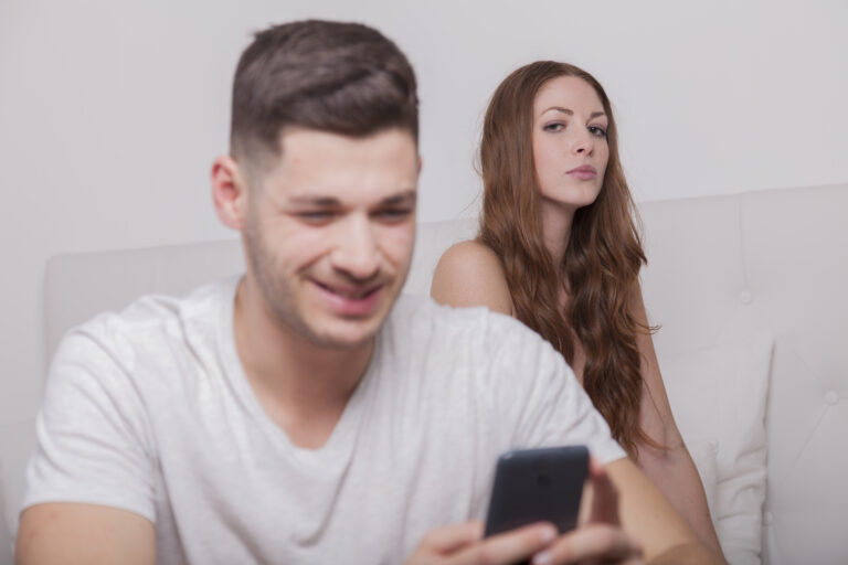 Quels Sont Les 3 SMS Qui Font Craquer Un Homme Instantanément