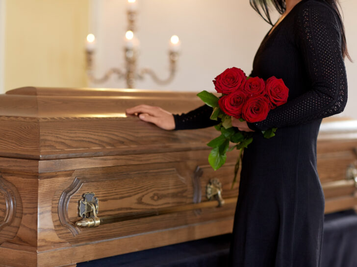 Le mort voit-il son enterrement ? La question théologique de l’âme