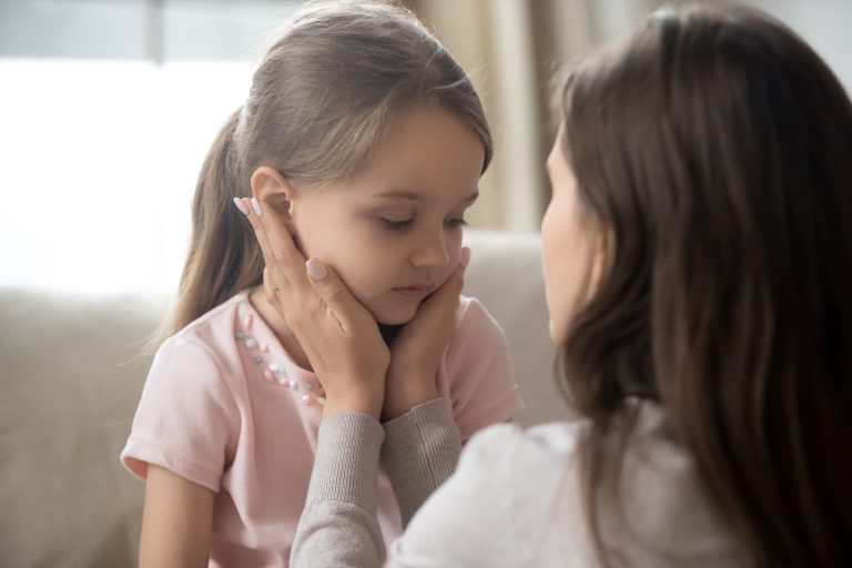 Énigme douloureuse : pourquoi certains enfants détestent leurs parents