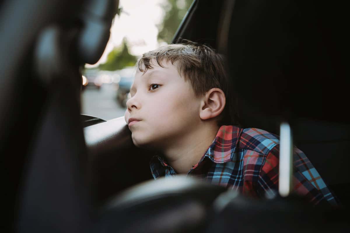 Comment est-il possible qu’un parent oublie son enfant dans la voiture ?