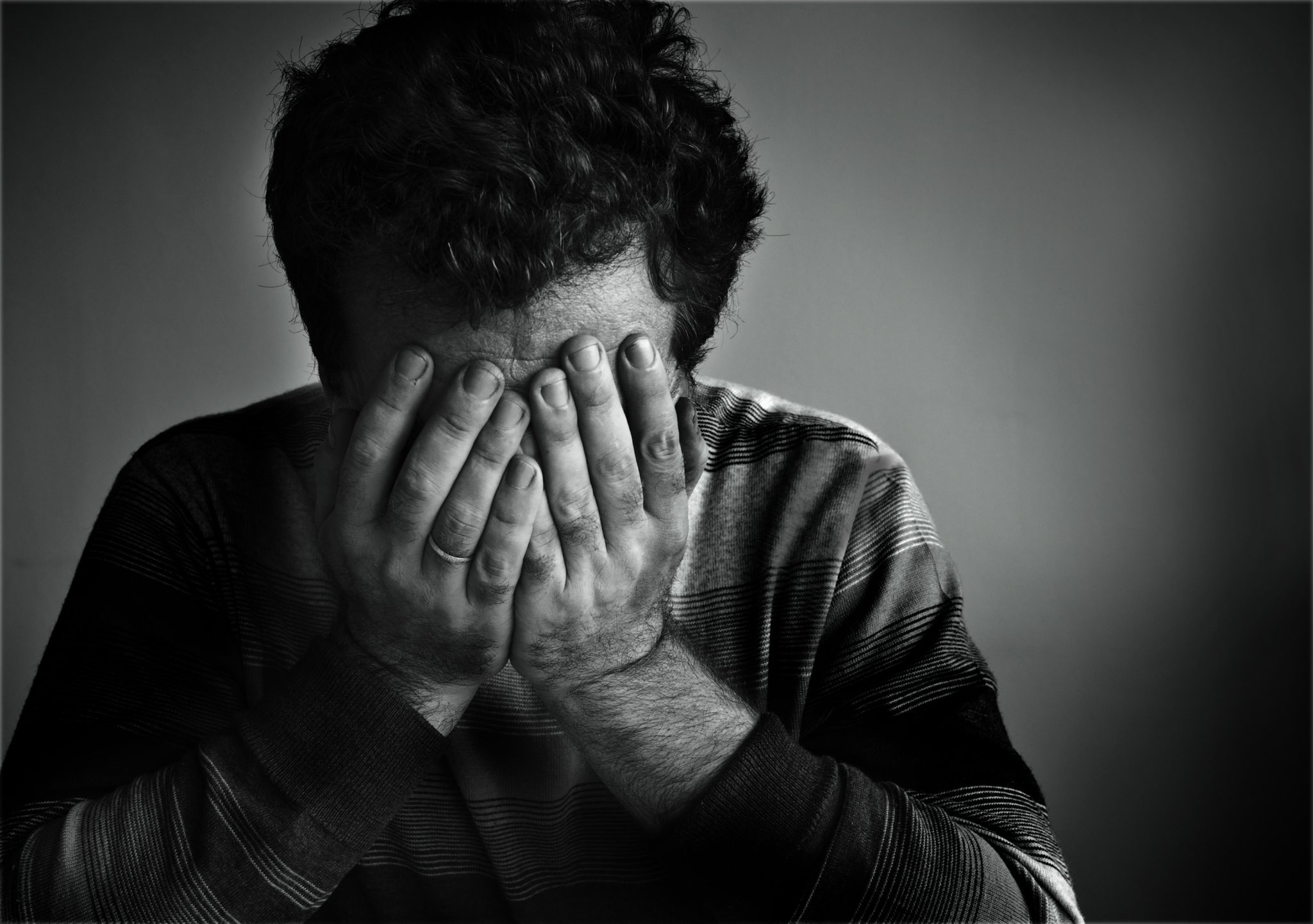 Homme timide voici les 15 Secrets qu