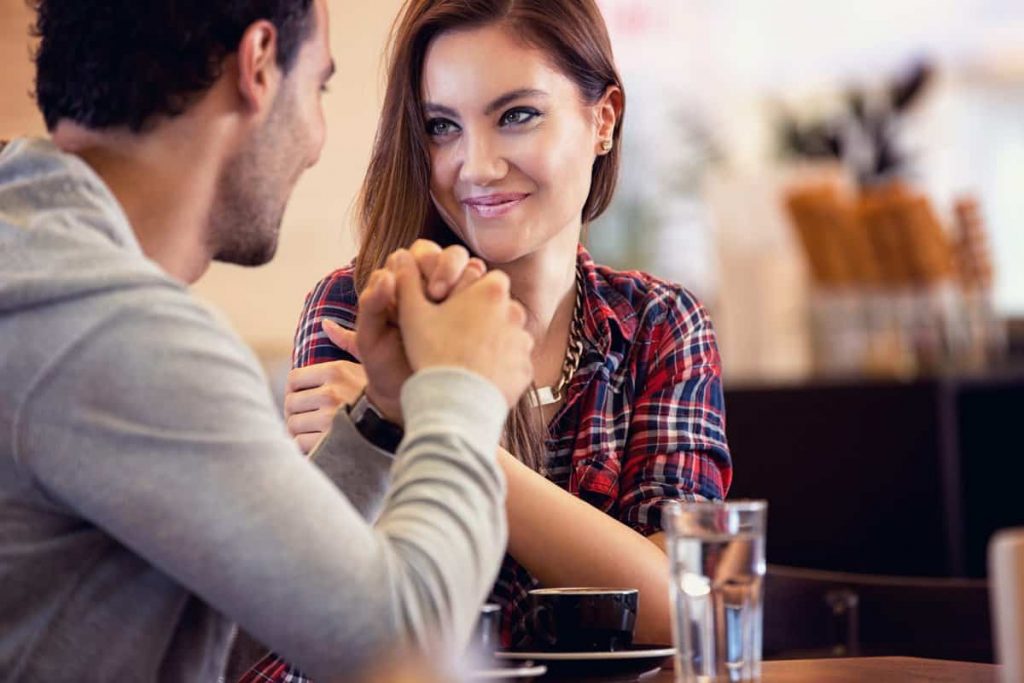 Voici 10 Signes que vous plaisez à une femme