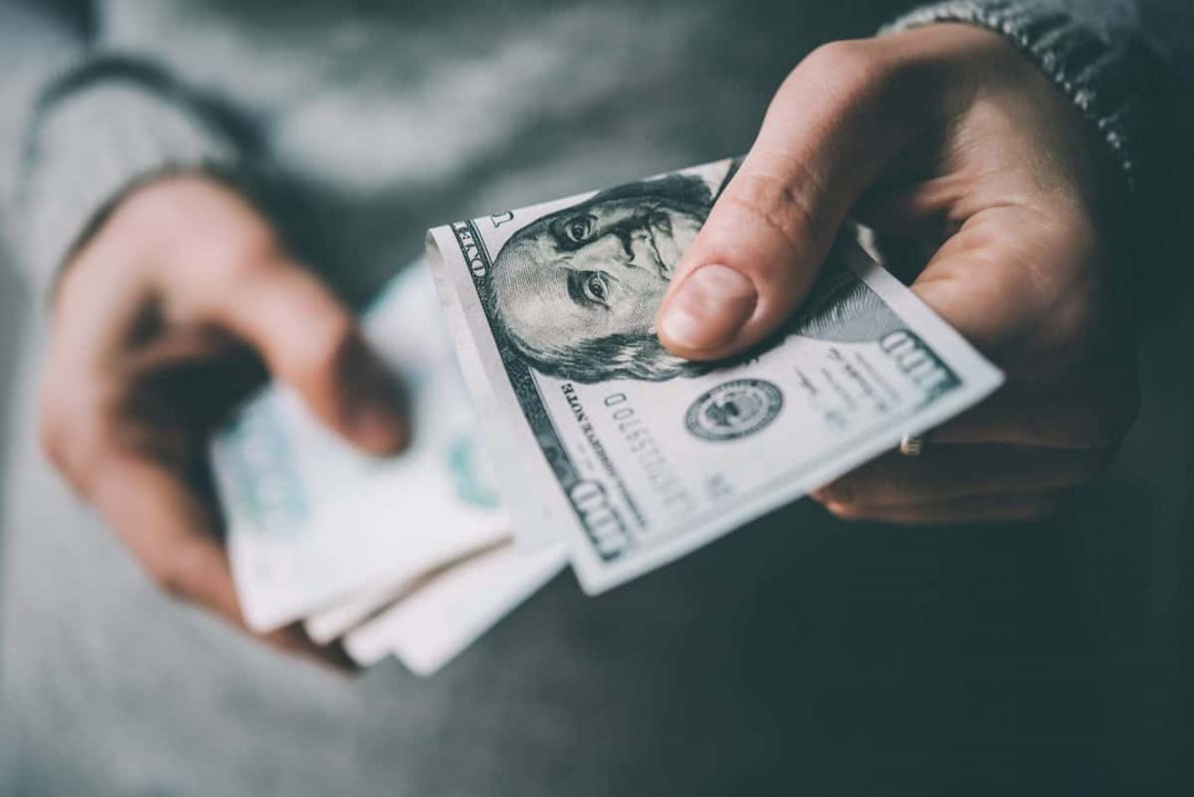 Rêver de recevoir de l'argent en billet : signification spirituelle