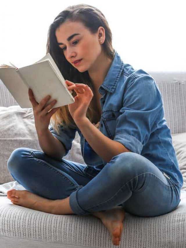 White,Cozy,Bed,And,A,Beautiful,Girl,,Reading,A,Book,