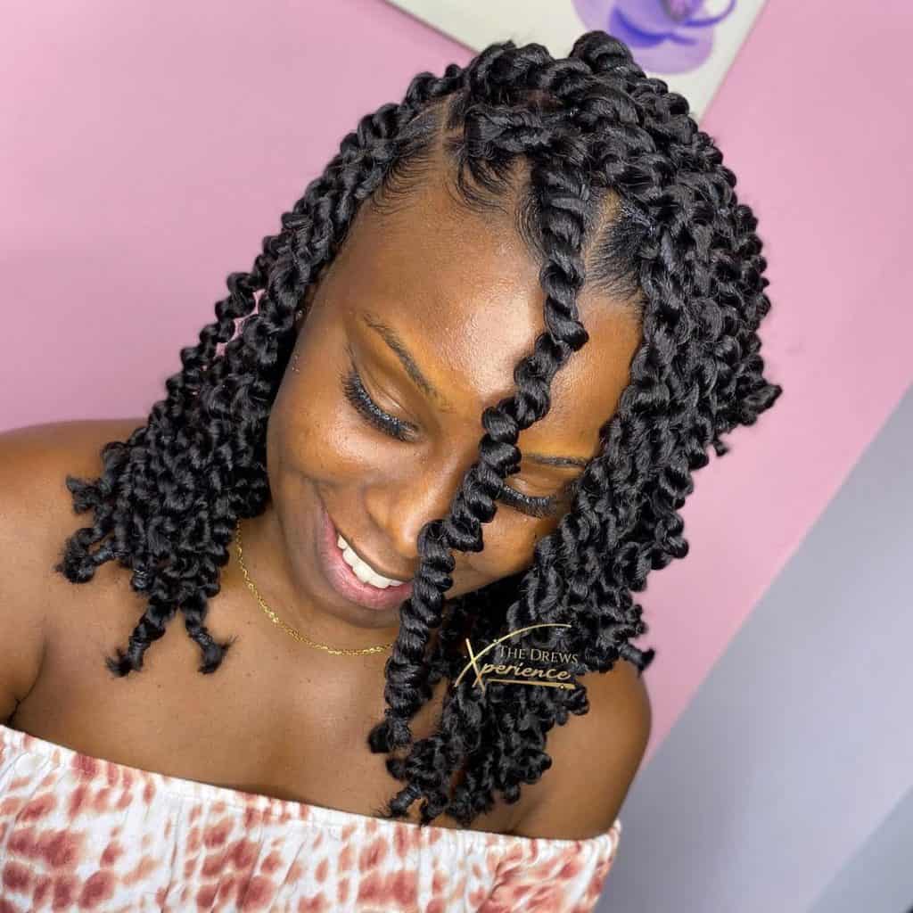 Cute and simple styles. Leave a below if you’d rock this style #passiontwist #knotlessbraids #boxbraids #feedinbraids #braids #pass (1)