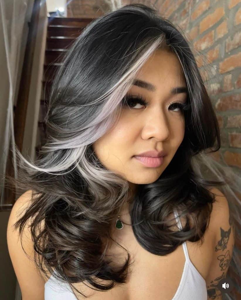 Beautiful dark layers with a pop of face-framing bright by @ajaonyourmane #beautylaunchpad #faceframinglayers #faceframinghighlights #fallhairinspo #hairstylist