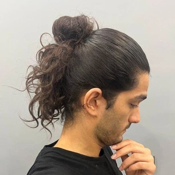 Rate the Bun from 1 to 10...Man Bun by @aghamasihz•••#manbun #messybun #halfbun #bunhair #longhair #longhairmen #longhairboys #highbun #longhairstyles #longhairlovers #longhairs #topknot #hairstyles #fashion #perfe