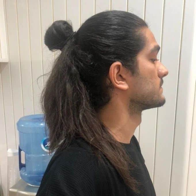 Rate the Bun from 1 to 10...Man Bun by @aghamasihz•••#manbun #messybun #halfbun #bunhair #longhair #longhairmen #longhairboys #highbun #longhairstyles #longhairlovers #longhairs #topknot #hairstyles #fashion #perfe