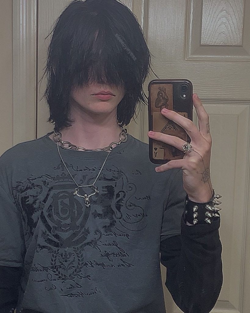 helllooo guys -3 #emo #emoboy #emohair #emostyle #emofashion #emocore #emohairstyle #goth #gothgirl #gothaesthetic #gothgoth #gothfashion #gothstyle #gothic #gothicstyle #gothicfashion #gothicgirl #gothboy #alt #alt