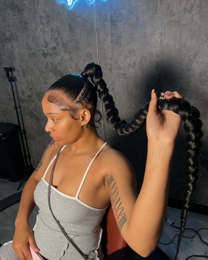 braided pony + stitch braids booking link in bio !! #memphishairstylist #pinup #jaydawaydabraids #neatponytails #bubbleponytail #midpony #braidedpony #topknot #braids #highponytail #ponywithbangs #sewin #quickwea